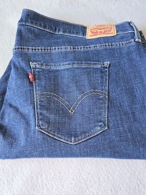 Levi's Women's Dark Blue Straight Leg Jeans